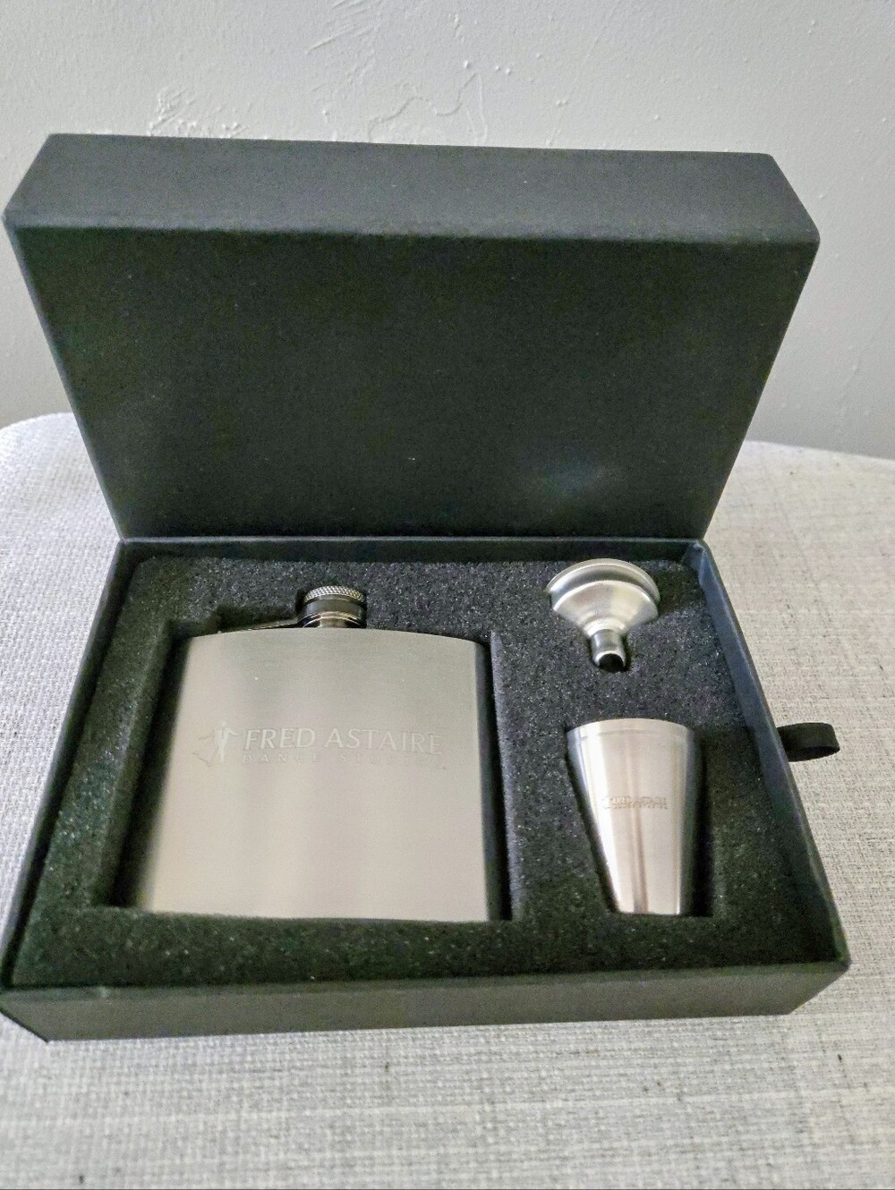 NWOT Fred Astaire Stainless Steel Hip Flask Gift Set